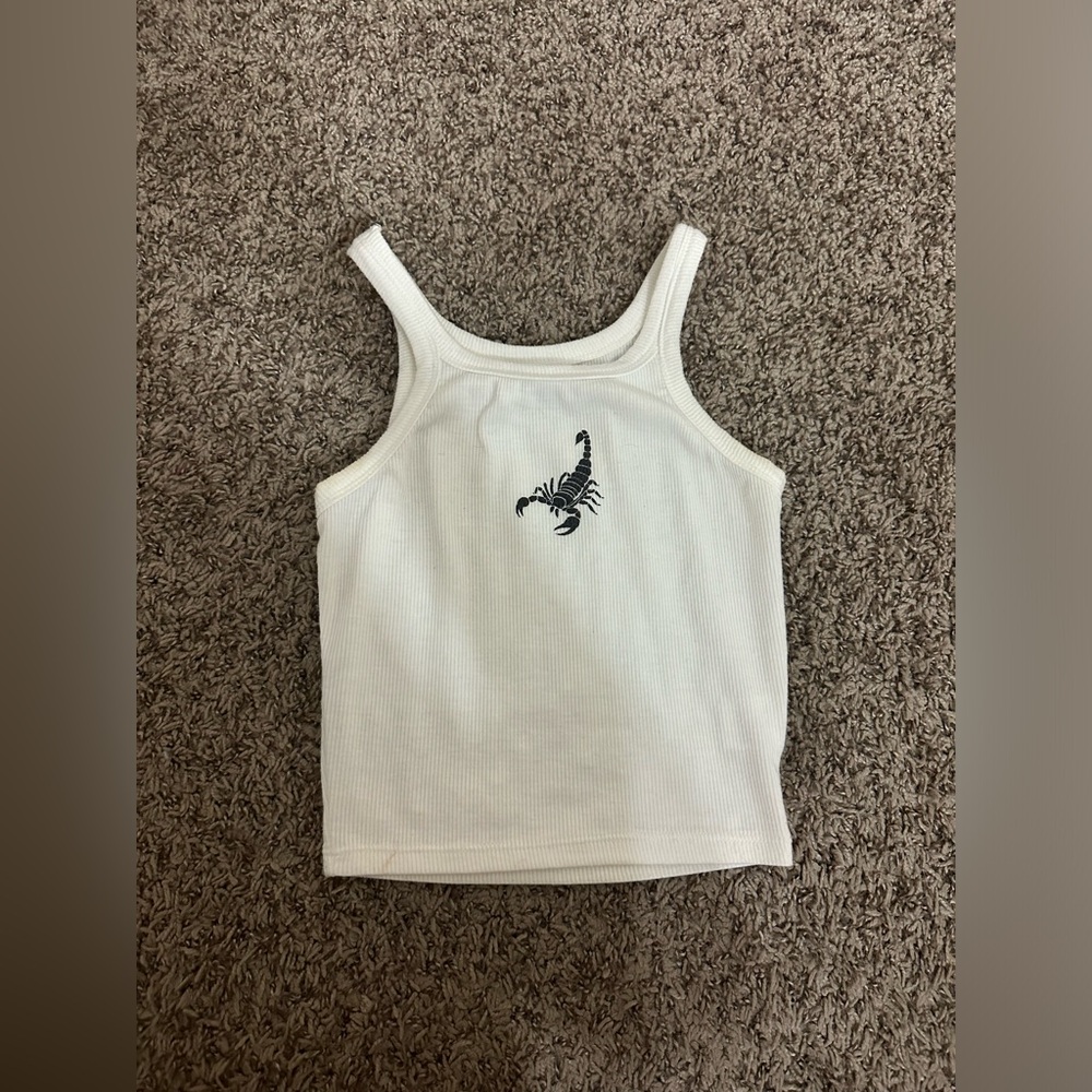 PRINCESS POLLY white tank top with a scorpio, size 0 🦂